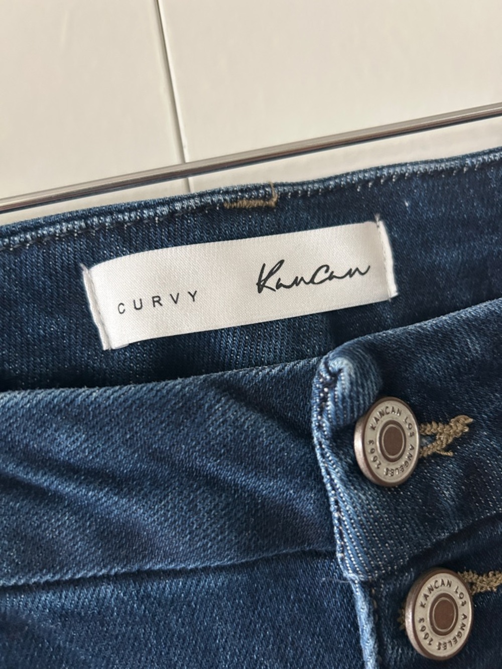 NWT KanCan Curvey Destroyed Button Fly Skinny Jeans Sz 31 - Picture 3 of 6